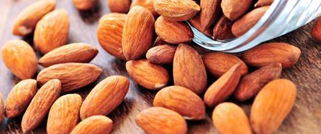 ماذا يحدث للجسم عند تناول اللوز...يحسن صحة الدماغ