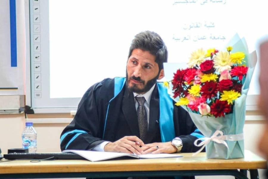 البقور يُهنئ المحامي انس الحجاحجة بحصوله على الماجستير