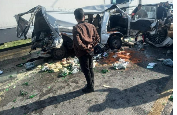 إصابتان بليغتان نتيجة حادث تصادم بعمان  صور