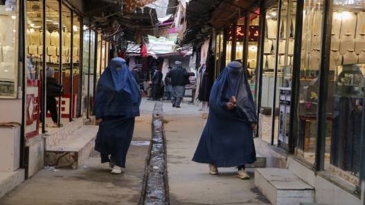 الأمم المتحدة تضغط على طالبان بشأن عمل الأفغانيات في مجال الإغاثة