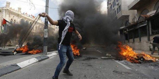إصابة فلسطينيين خلال اعتداء الاحتلال على مظاهرة منددة بمجزرة جنين