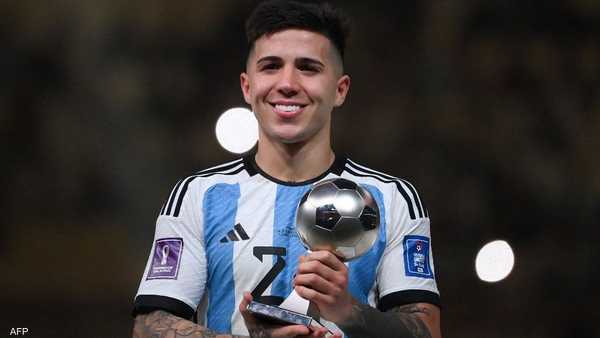 تشيلسي يجعل النجم الأرجنتيني فرنانديز أغلى لاعب في بريطانيا