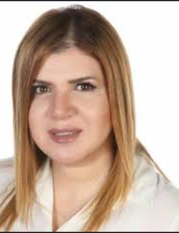 ليث ذياب يُهنئ والدته الدكتورة ميرفت الصوص بحصول كلية الصيدلة على الاعتماد الدولي
