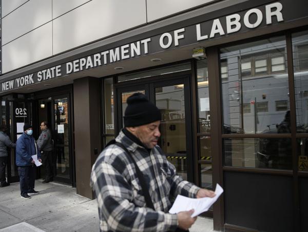 ازدياد مفاجئ بالوظائف وتراجع معدل البطالة في أمريكا