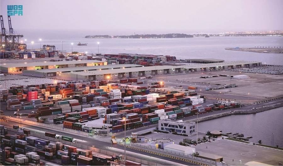 السعودية ..60 ألف طن من الحبوب يستقبلها ميناء جدة