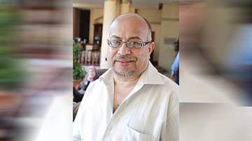 الكاتب والناقد مجدي الطيب في ذمة الله