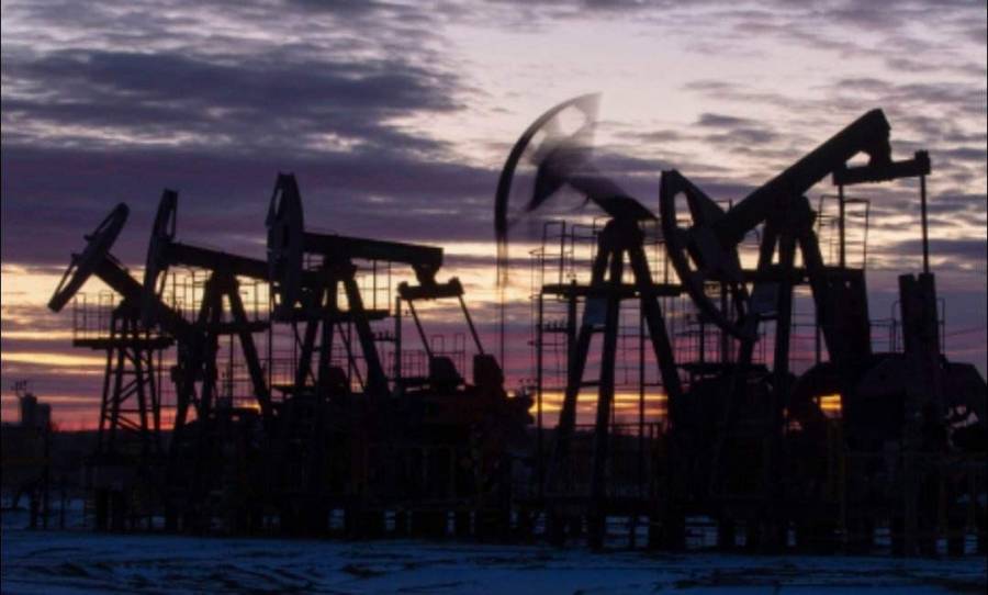 النفط يقفز 3.4  متجاوزا 83 دولارا