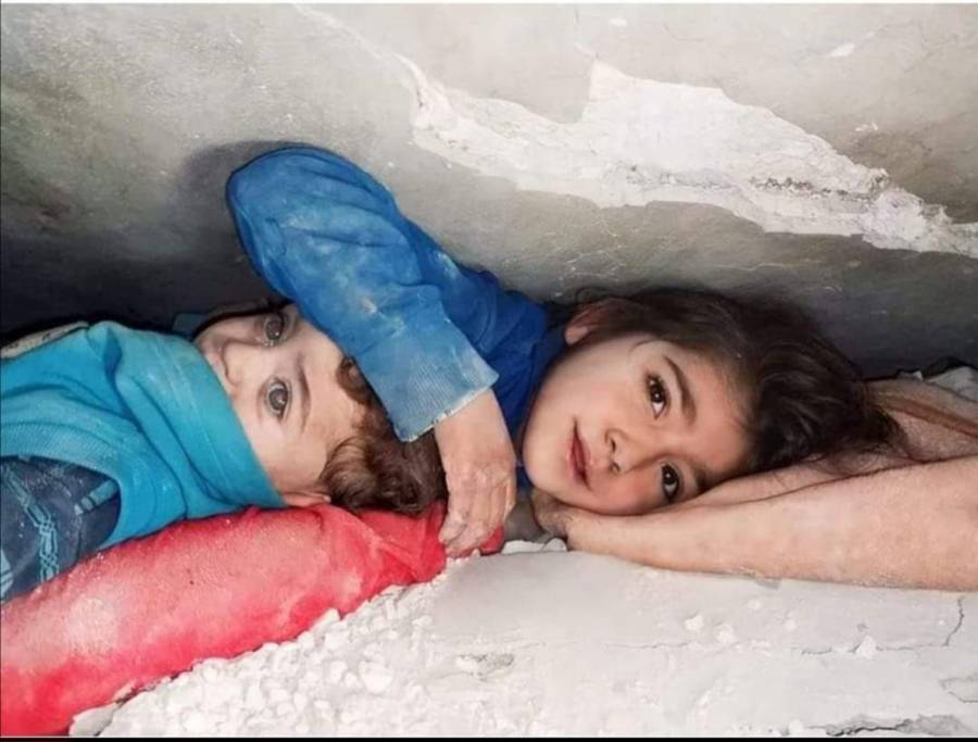 بعد 72 ساعة من المأساة.. قصص وحكايات حزينة تحت ركام الزلزال المدمر