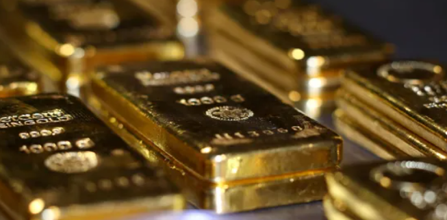 تصريحات رئيس الفيدرالي تزيد من بريق الذهب وتضعف الدولار