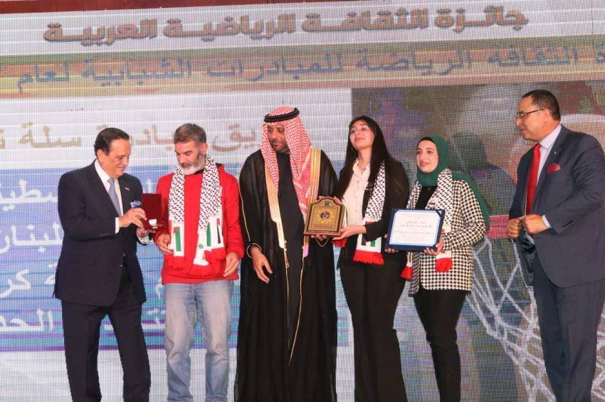تكريم الأمير فيصل بجائزة شخصية العام الرياضية