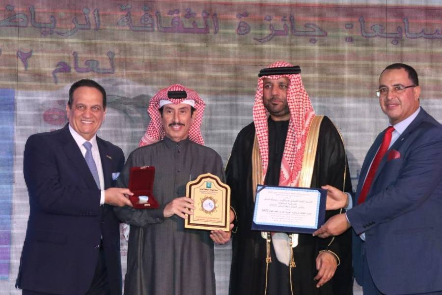 تكريم سمو الأمير فيصل بن الحسين بجائزة شخصية العام الرياضية...صور