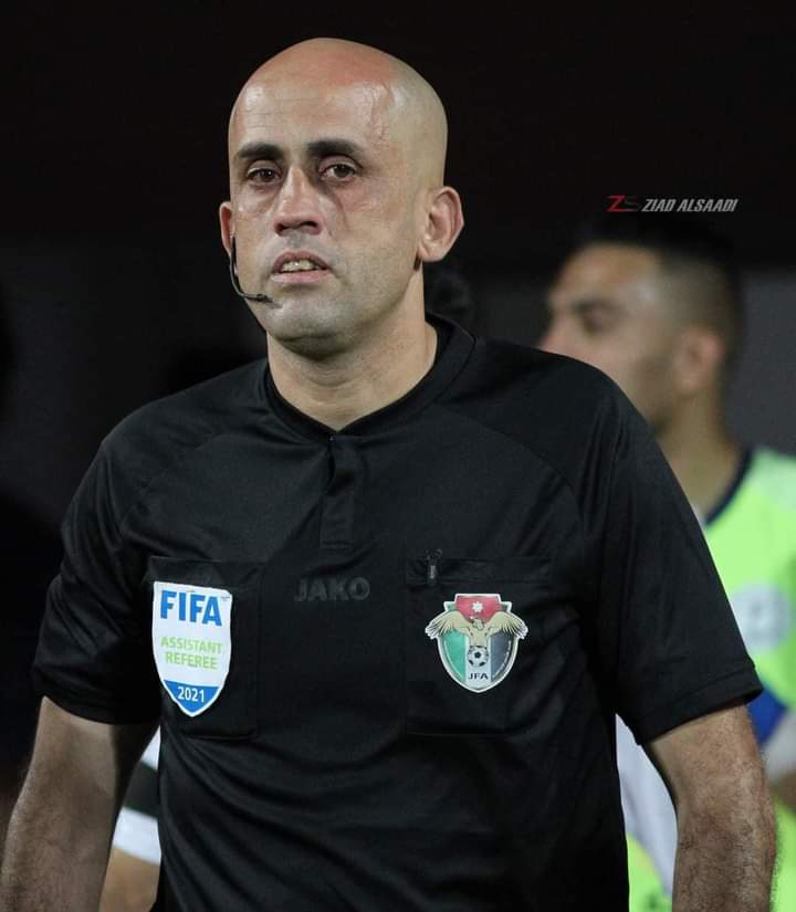 الحكم محمود ظاهر يحصل على جائزة افضل حكم مساعد للموسم الكروي 2022 .