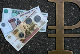 الروبل الروسي يهبط لأدنى مستوى في 10 أشهر