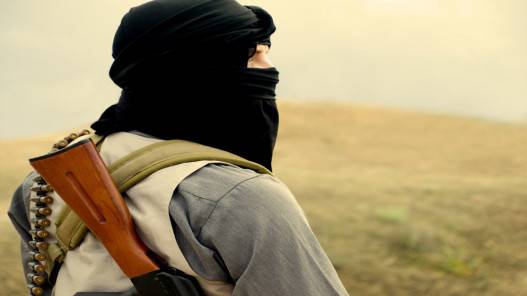 مقتل قيادي في داعش الارهابي   وإصابة 4 جنود أميركيين في غارة شمال شرق سوريا