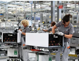 النشاط الصناعي في ألمانيا ينكمش للشهر الثامن على التوالي