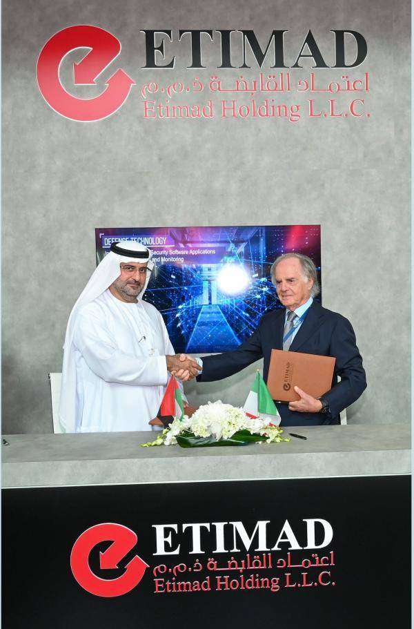 اعتماد القابضة توقع اتفاقية شراكة استراتيجية مع اليكترونيكا الإيطالية