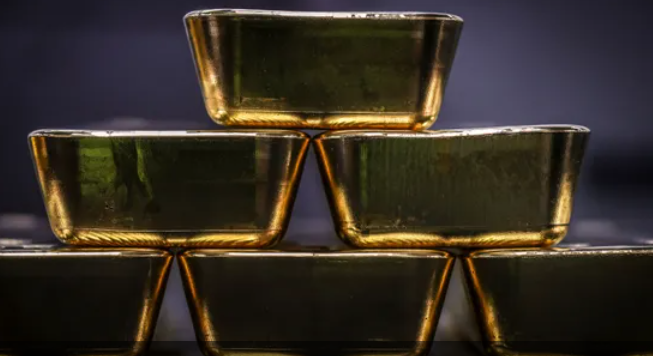 توقعات رفع الفائدة الأميركية تحد من مكاسب الذهب