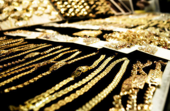 ما أسباب انخفاض أسعار الذهب بالأردن؟