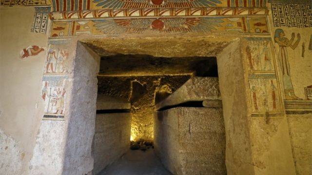 مصر تعلن عن اكتشاف مقبرة أثرية عمرها 2000 عام