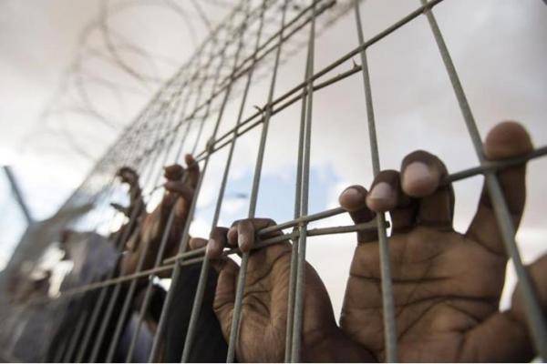 الأسرى يواصلون العصيان ضد إدارة السجون لليوم الـ13