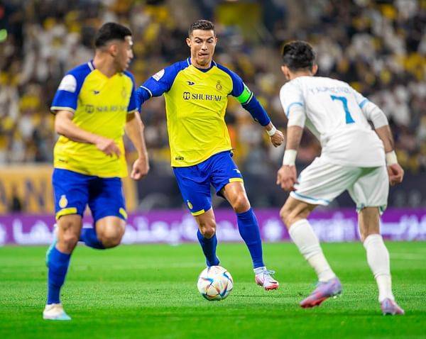 في مباراة مجنونة.. النصر يفوز على  الباطن.