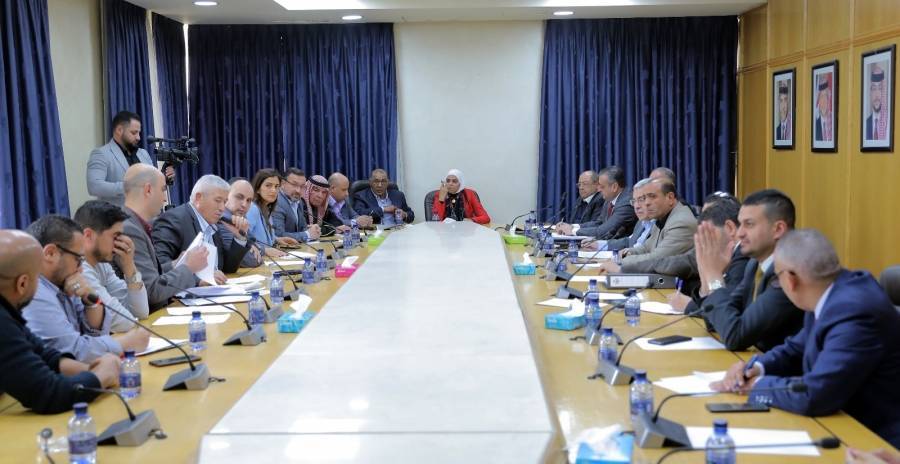 العمل النيابية تناقش موضوع فصل موظفين بالأسواق الحرة الأردنية