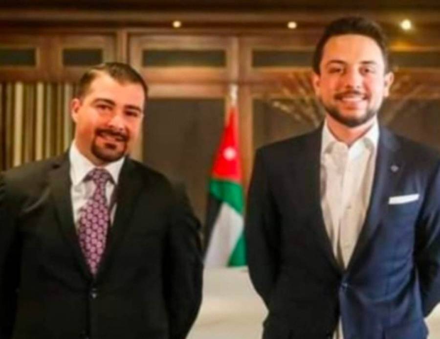 ابو دلو  يُهنئ الدكتور معاذ وليد ابو دلو بتعيينه اكاديميًا في جامعة العلوم التطبيقية