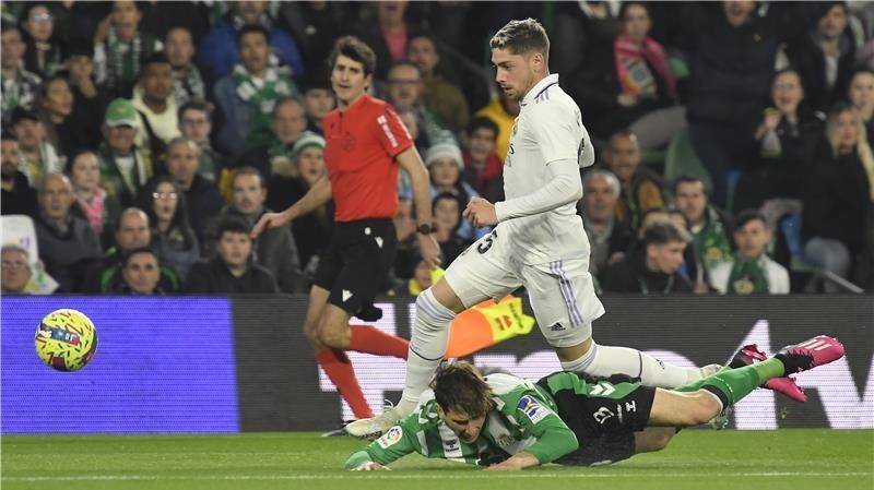 ريال مدريد يقدم هدية جديدة لبرشلونة بتعثره أمام بيتيس