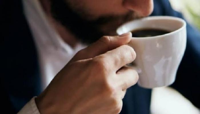هل تتسبب القهوة في الإصابة بالدوار؟.. خبراء يجيبون