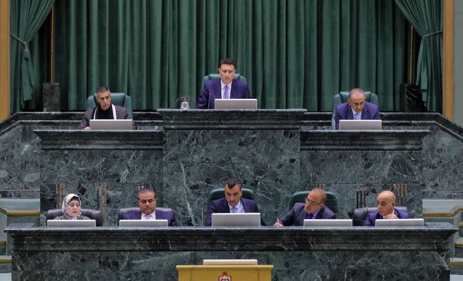 الأسرة النيابية تهنئ المرأة بيومها العالمي