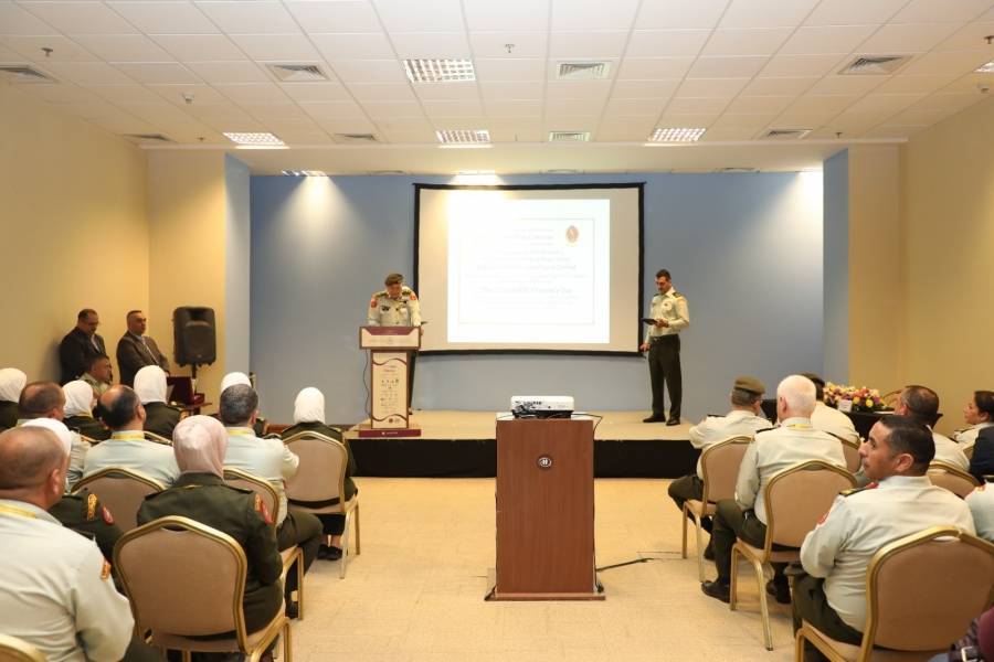مدير الخدمات الطبية الملكية يفتتح اليوم العلمي الصيدلاني