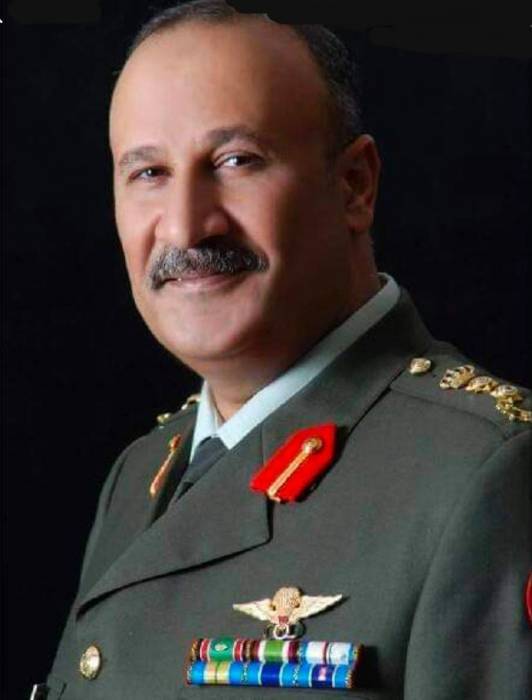 الفريق الطيب يُهنئ العميد المتقاعد المهندس عماد الغزاوي باجتياز نجله الملازم الطبيب شامح البورد الاردني