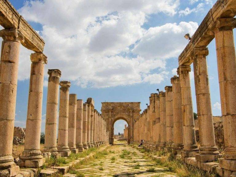 جرش الأثري يسجل أعلى رقم زيارة يومي منذ كورونا