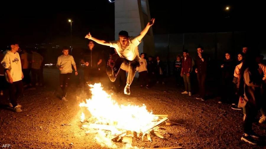 (ما هو مهرجان النار؟)  الذي يودي بحياة 11 ايرانيا وآلاف الجرحى