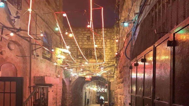 القدس تتزين استعداداً لاستقبال شهر رمضان المبارك
