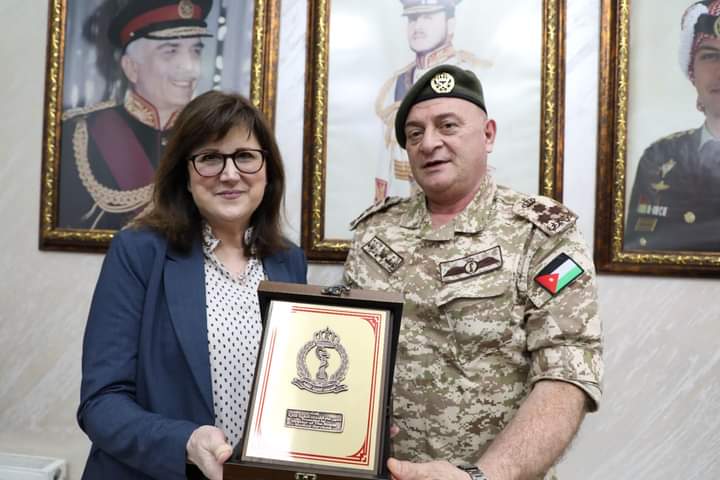 وفد من معهد الأبحاث الطبي العسكري الامريكي يزور مديرية الخدمات الطبية الملكية_صور