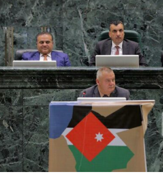 مجلس النواب يرفع خارطة تحمل علمي الأردن وفلسطين