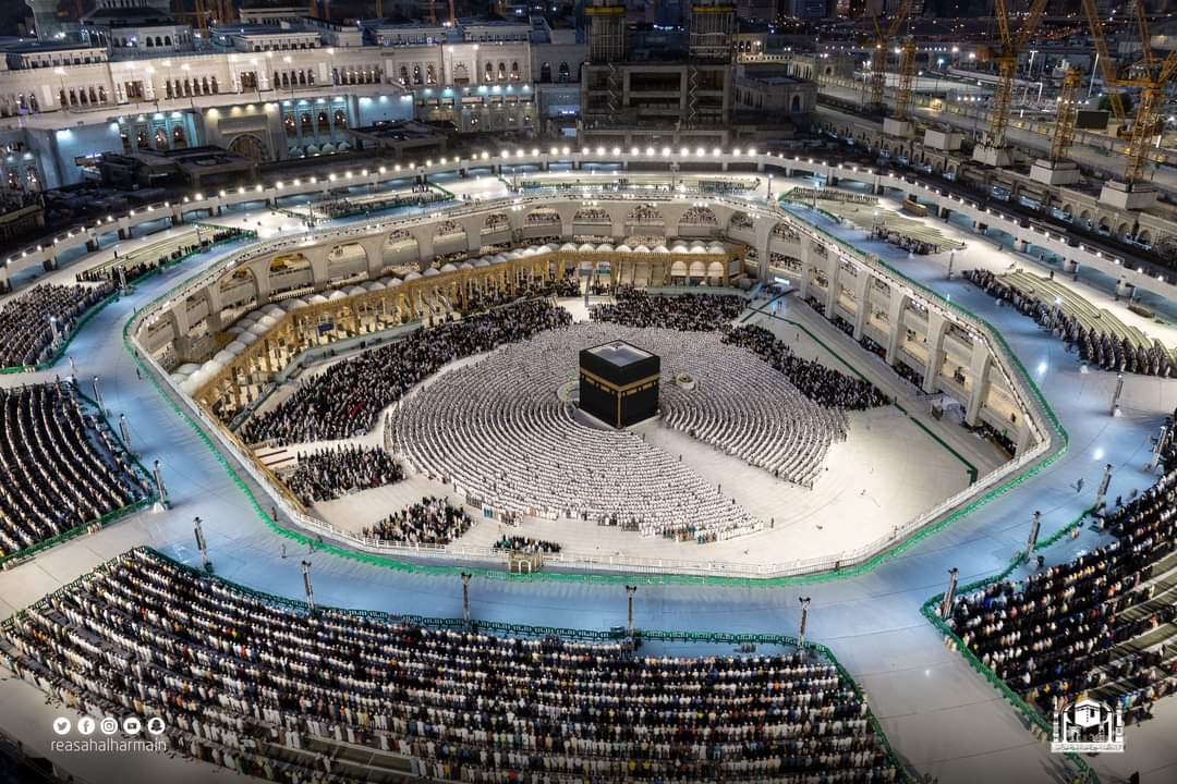 السعودية.. المسافرون العابرون يؤدون عمرة رمضان مجانا