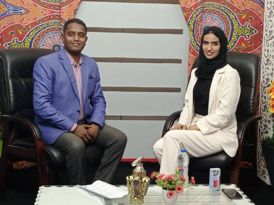 سيدة الإعمال آميرة قاسم برية نجمة برنامج هنا اليمن مع الإعلامي محمود حسين