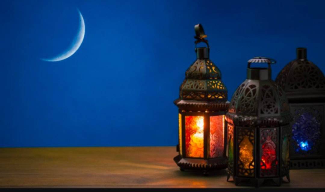 عائلة مصرية تحافظ على تصميم وصناعة فوانيس رمضان التقليدية يدويا