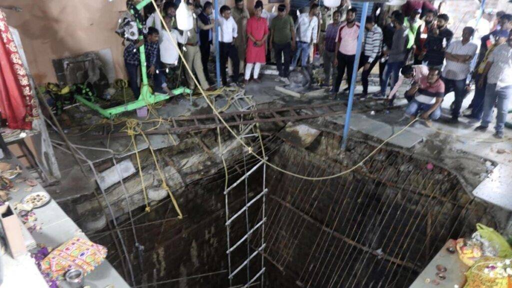 مصرع 35 شخصا بانهيار في معبد هندوسي وسط الهند