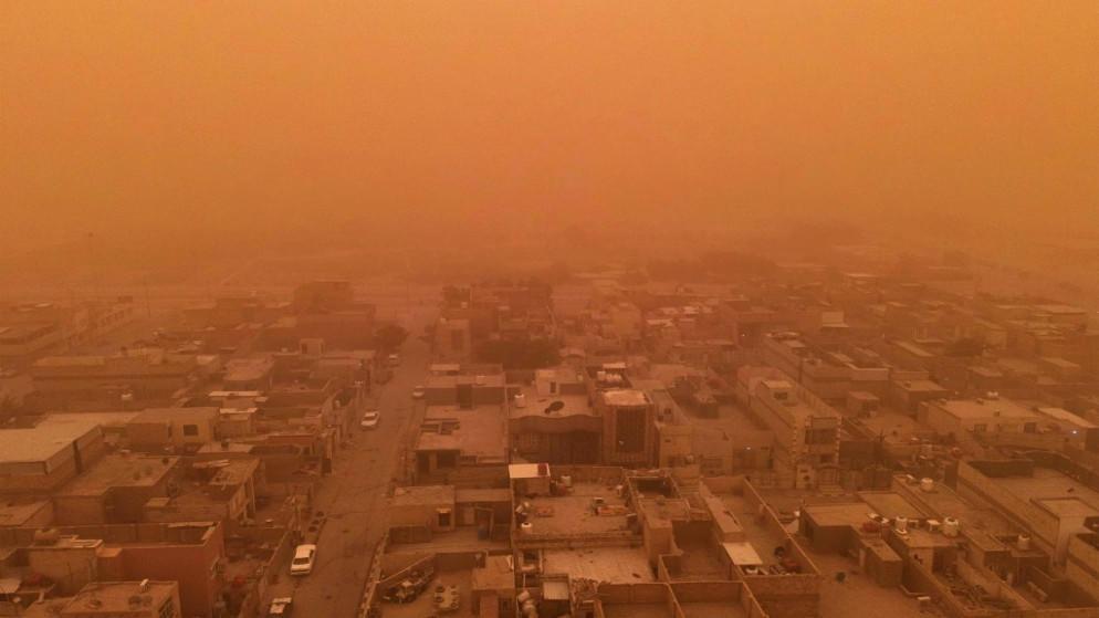 عاصفة ترابية تضرب بغداد