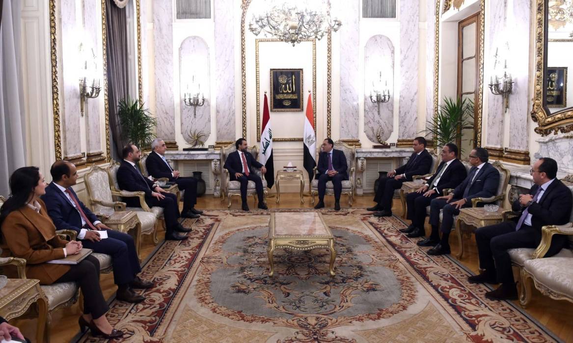 رئيس الوزراء المصري يلتقي رئيس مجلس النواب العراقي والوفد المرافق له