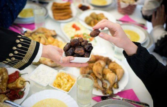 عادات غذائية سيئة جداً في رمضان.. تجنبوها