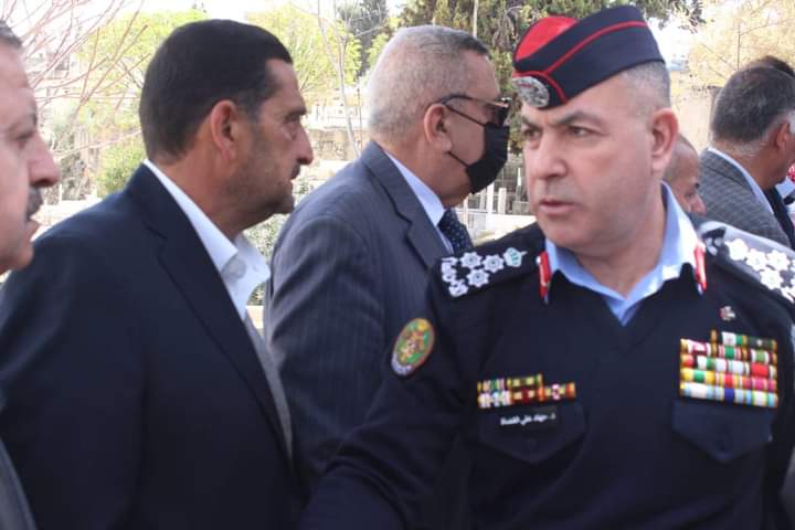 قائد أمن إقليم الوسط يشارك بتشييع جثمان والدة العقيد خريسات
