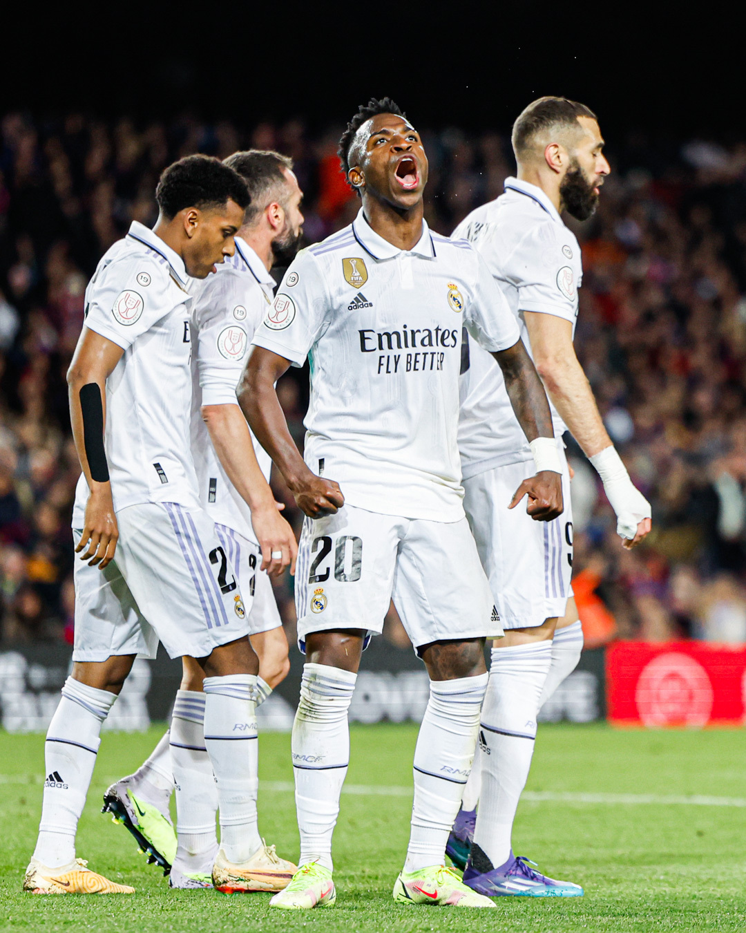 ريال مدريد يفوز على برشلونة بالأربعة في عقر داره