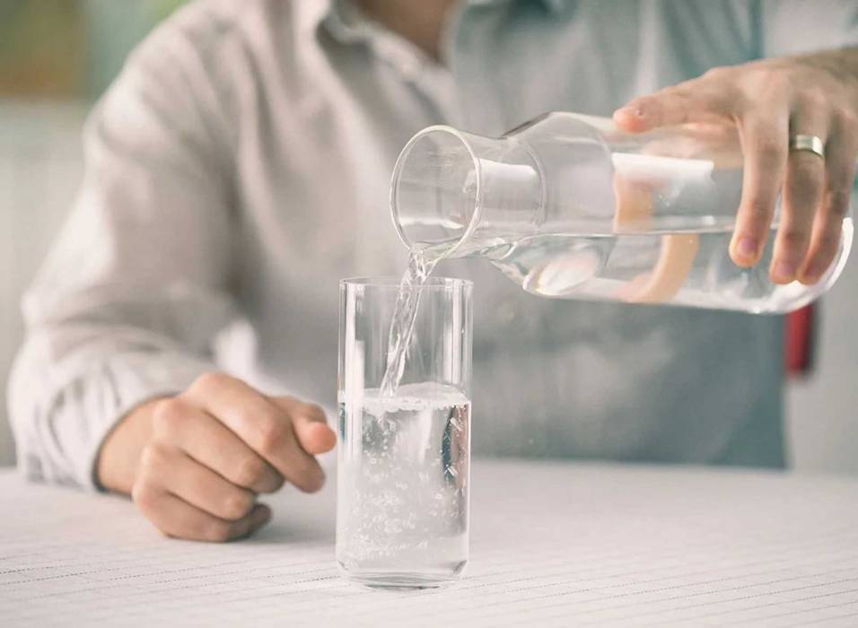 7 أضرار للإفراط في شرب الماء قبل الفجر