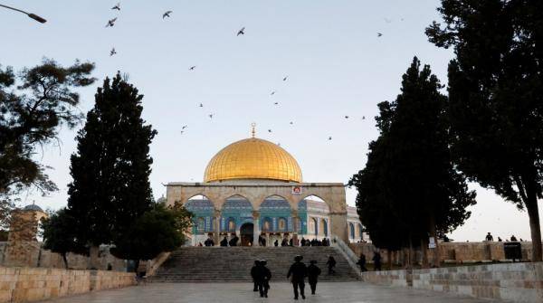 محافظة القدس: دعوات إفراغ الأقصى من المعتكفين تعدٍ على القوانين