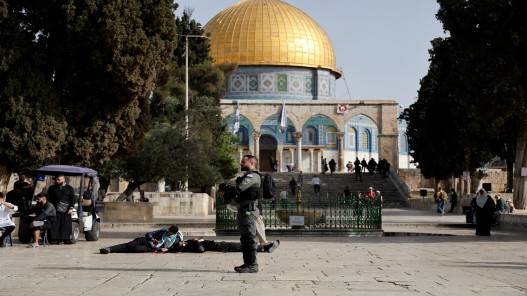 محافظ القدس: عدوان غاشم وهمجي يجري في المسجد الأقصى