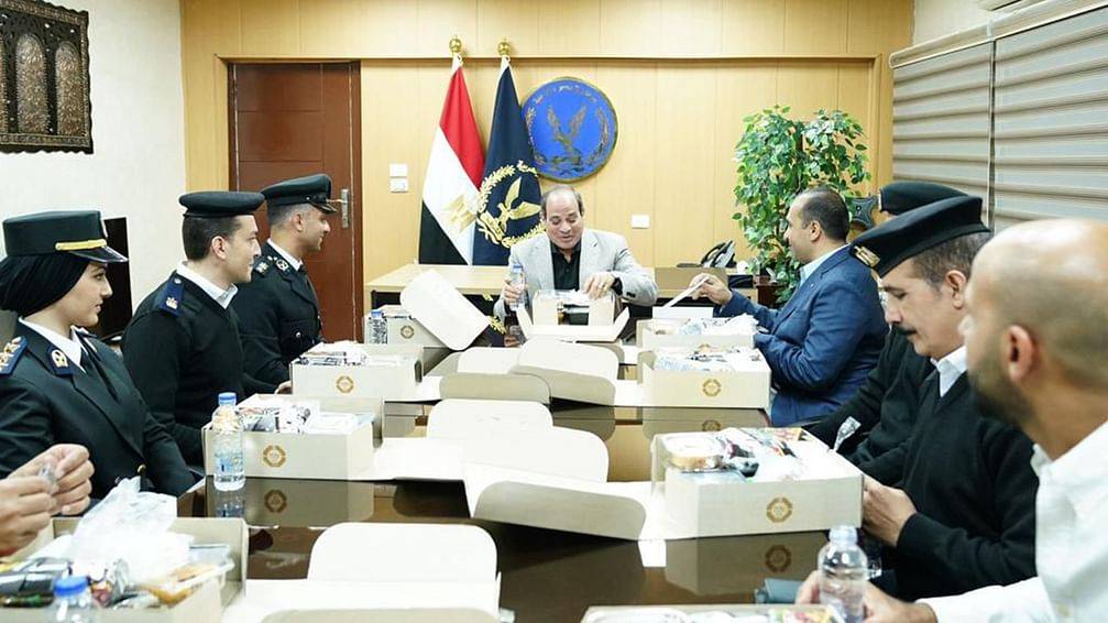 السيسي يفاجئ مركز شرطة مدينة نصر  بالقاهرة
